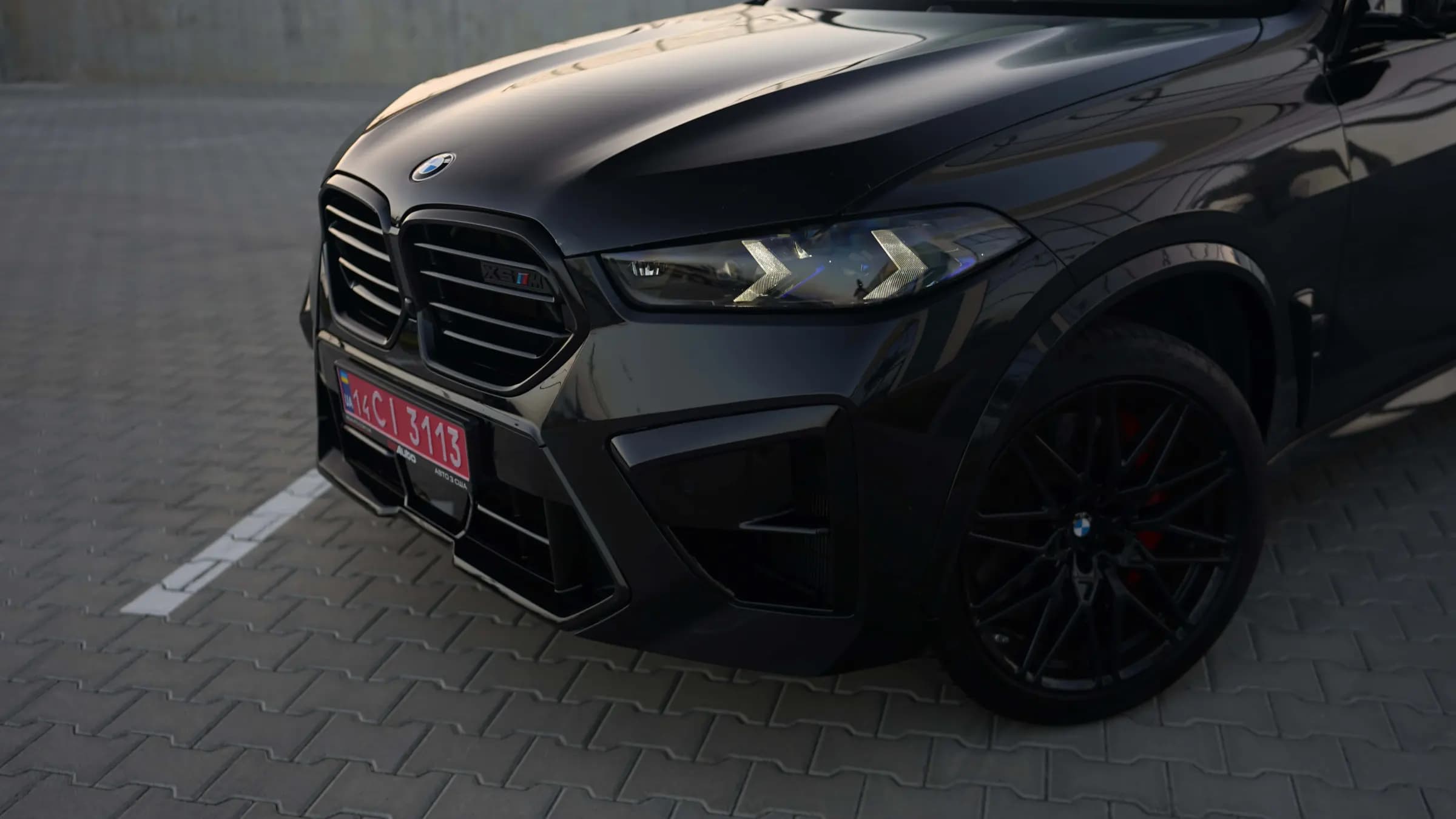 Чорний BMW для імпорту авто під ключ через RSAuto